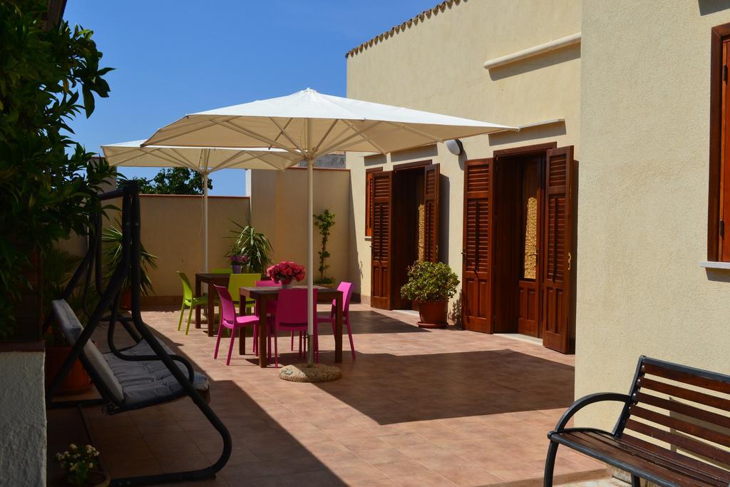 Bar Gelateria Case Vacanza La Giara Castelluzzo Exterior foto